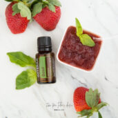 Basil éterický olej dōTERRA s jahodami a jahodovým džemom